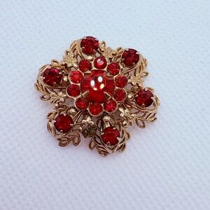 Vintage Gold Tone And Red Rhinestone Sparkling Pin 1” Ornate Layered Holiday